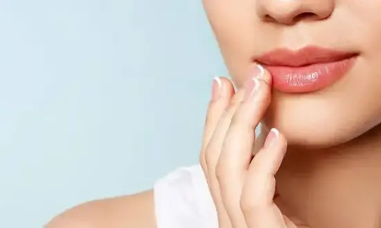 لب های سالم و براق با بالم لب وازلین 6546544561