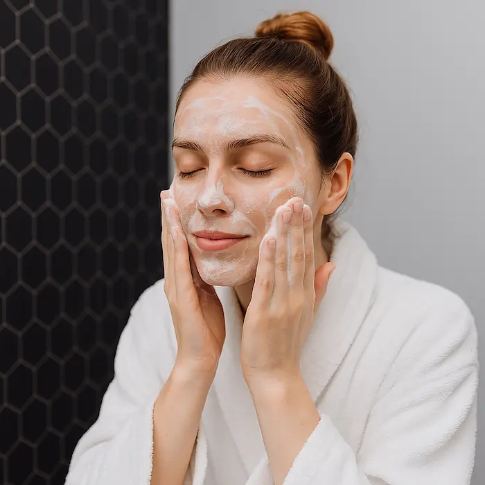 شستن صورت با فوم 6541465310